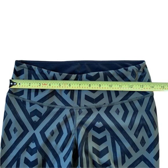 Lululemon Wunder Under Crop II Size 6 - Picture 9 of 12